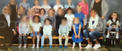 Da Veronica så hvor de hadde plassert sønnen (5) på klassebildet, ble hun både fortvilet og forbanna